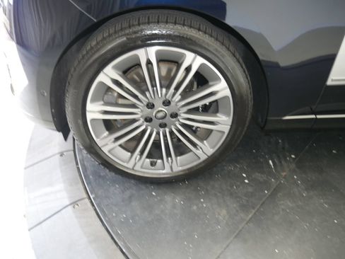 Used 2025 Land Rover Range Rover Autobiography AWD/4WD image 15