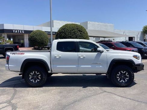 Used 2021 Toyota Tacoma TRD Off-Road w/ Technology Package AWD/4WD image 2
