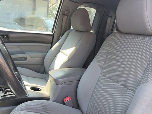 Used 2011 Toyota Tacoma 4x4 Access Cab V6 w/ Convenience Pkg image 17