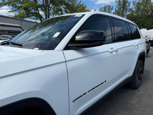 New 2025 Jeep Grand Cherokee L Altitude image 4