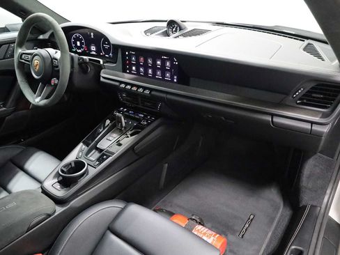 Certified 2025 Porsche 911 Carrera RWD image 6