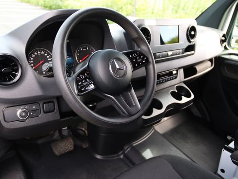Used 2024 Mercedes-Benz Sprinter 2500 image 13