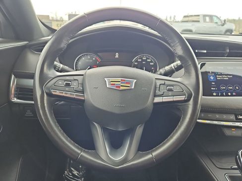 Used 2023 Cadillac XT4 Premium Luxury image 14