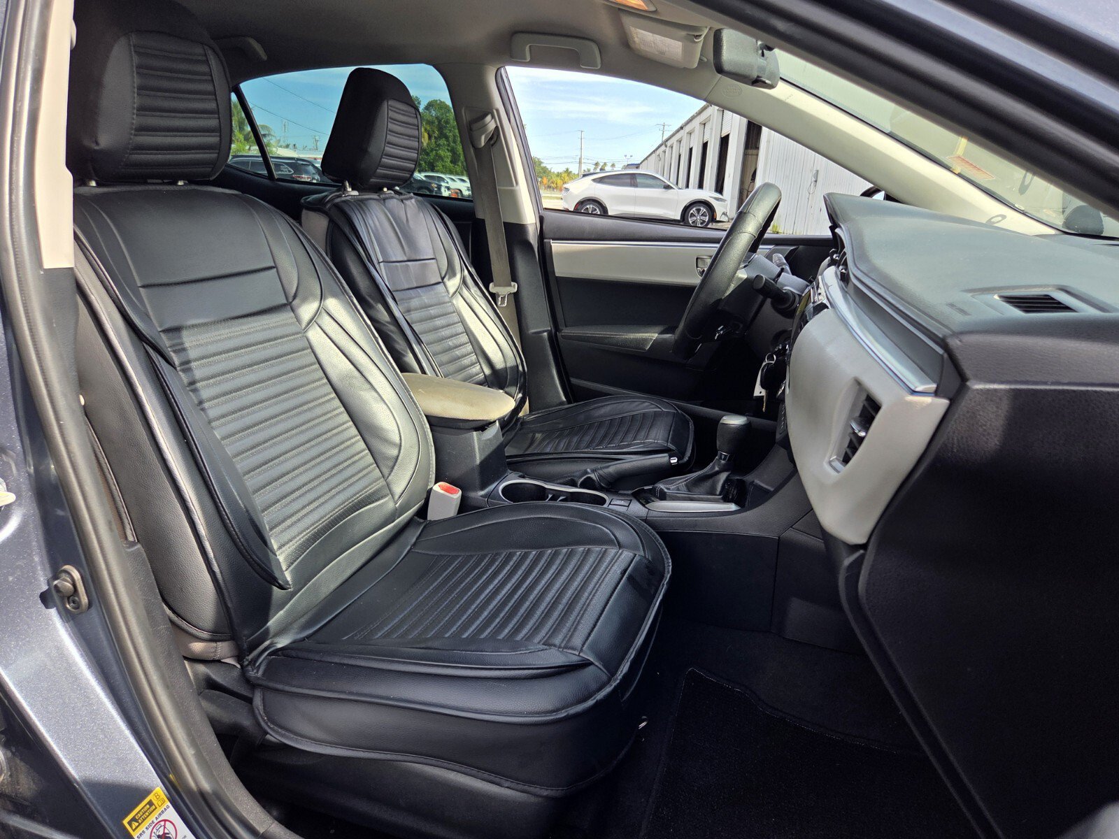 Used 2016 Toyota Corolla LE FWD image 18