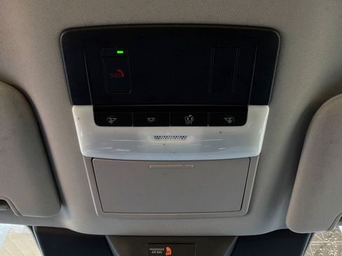 Used 2025 Nissan Pathfinder SV FWD image 18