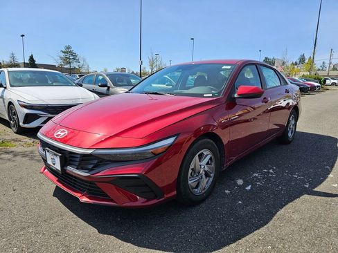 Used 2025 Hyundai Elantra SE image 7