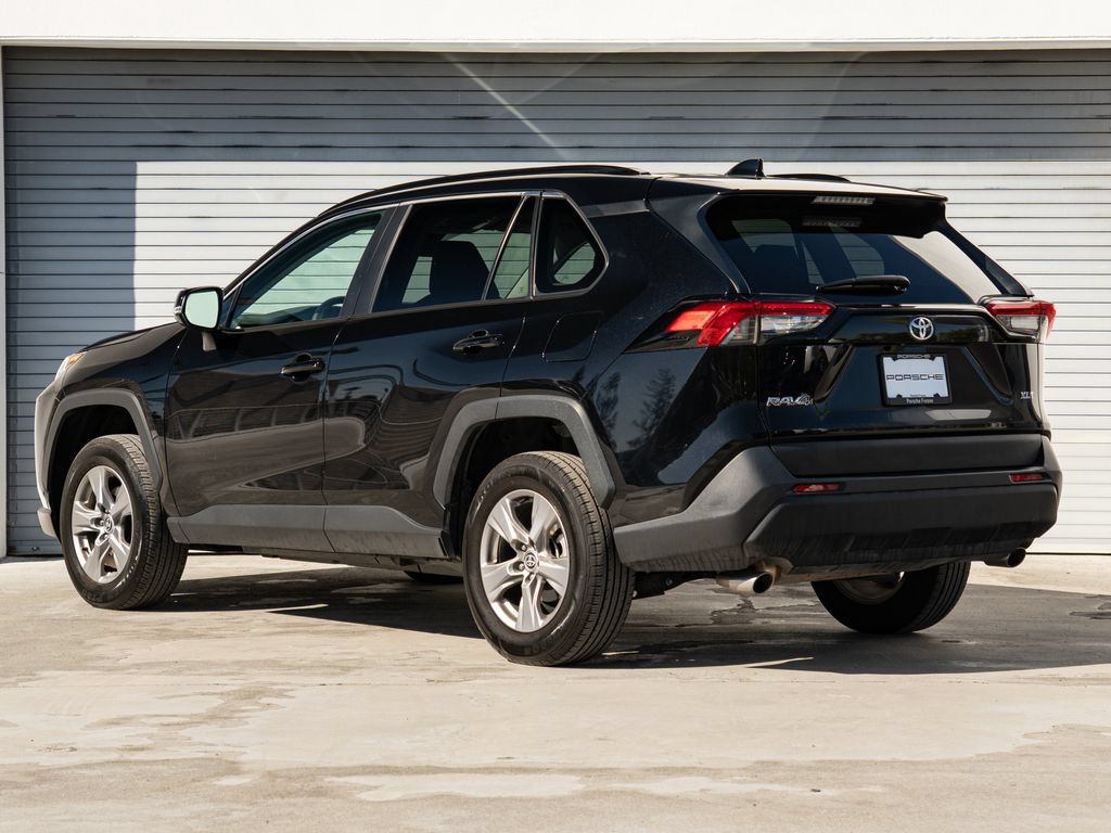 Used 2025 Toyota RAV4 XLE FWD image 3