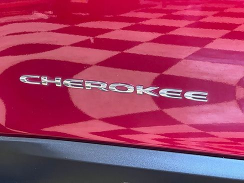 Used 2019 Jeep Cherokee Limited image 51