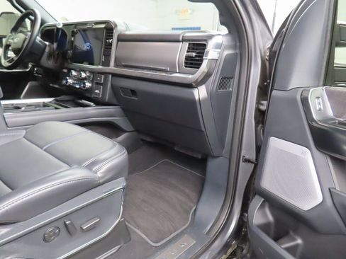 Used 2025 Ford F250 Platinum image 37