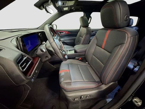 Used 2024 Chevrolet Traverse RS FWD image 23