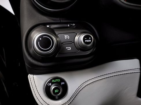 Certified 2019 Ferrari Portofino image 45