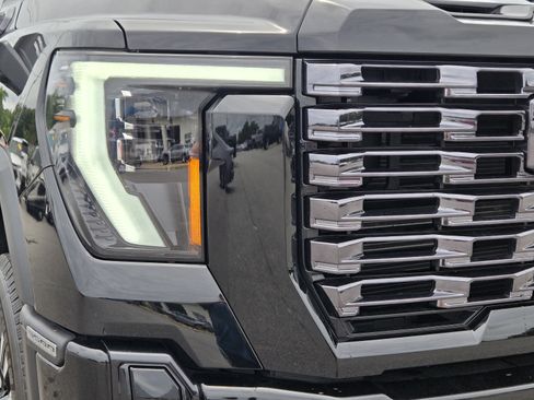 Used 2025 GMC Sierra 3500 Denali Ultimate w/ LPO, GMC Protection Package AWD/4WD image 3