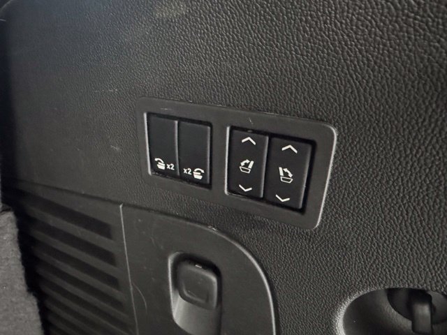 Used 2017 GMC Yukon SLT AWD/4WD image 43