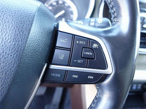 Used 2022 Toyota Highlander Limited image 16