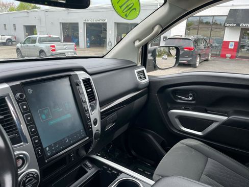 Used 2017 Nissan Titan SV AWD/4WD image 23