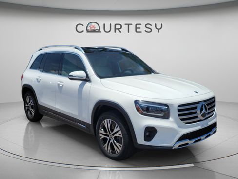 Used 2026 Mercedes-Benz GLB 250 image 4