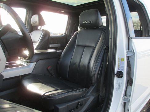 Used 2022 Ford F250 Lariat w/ Black Appearance Package image 17