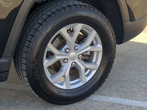 Used 2024 Jeep Grand Cherokee Limited image 11