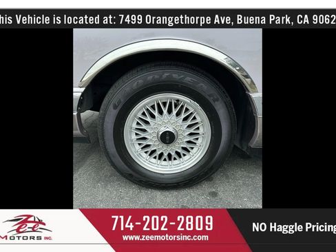 Used 1992 Lincoln Town Car Signature image 51