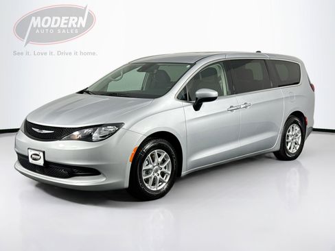 Used 2023 Chrysler Voyager LX image 1