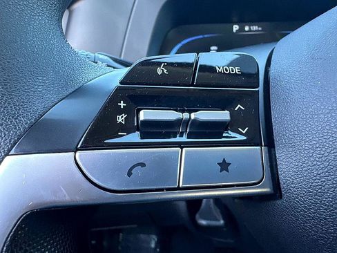 Certified 2024 Hyundai Elantra SE image 18