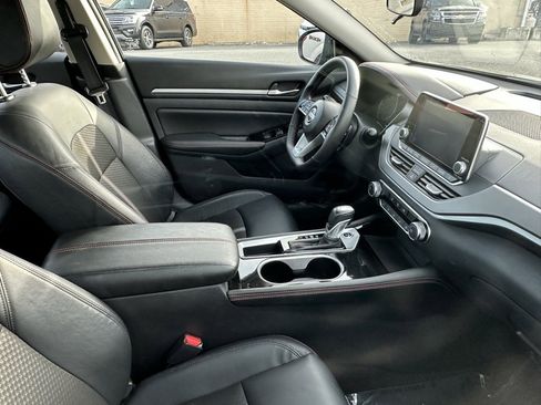Used 2025 Nissan Altima 2.5 SR image 6