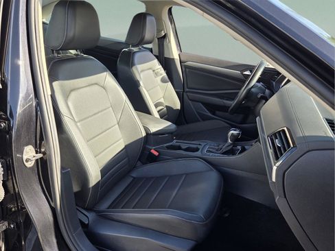 Used 2024 Volkswagen Jetta SE FWD image 19