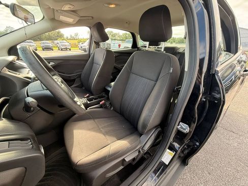 Used 2017 Ford Focus SE FWD image 9