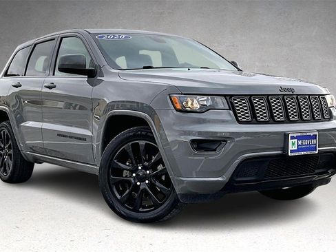 Used 2020 Jeep Grand Cherokee Altitude image 3