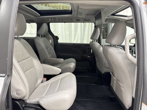 Used 2015 Toyota Sienna Limited Premium AWD/4WD image 35
