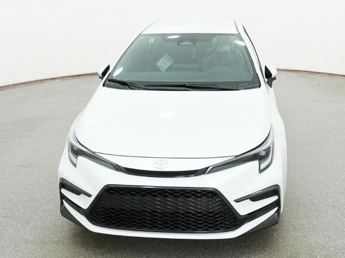 Used 2026 Toyota Corolla SE FWD image 2