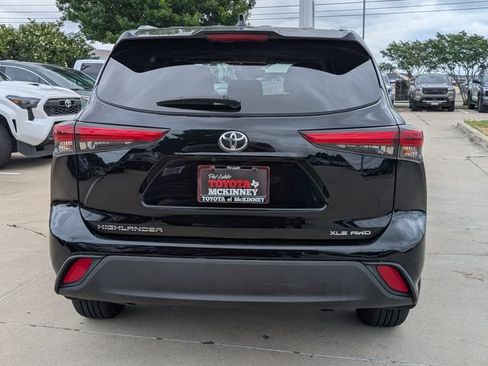 Used 2023 Toyota Highlander XLE AWD/4WD image 5
