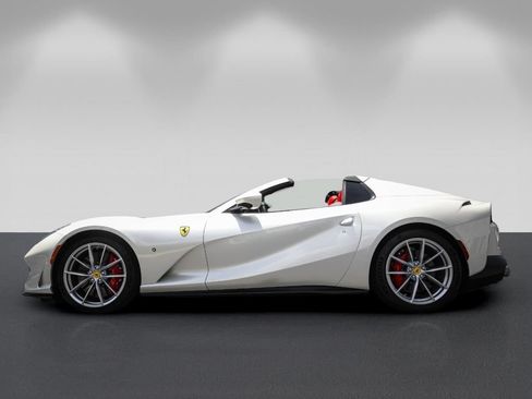 Used 2021 Ferrari 812 GTS RWD image 6