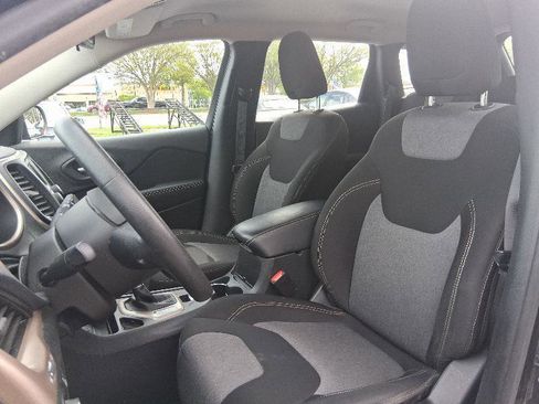 Used 2014 Jeep Cherokee Sport image 15