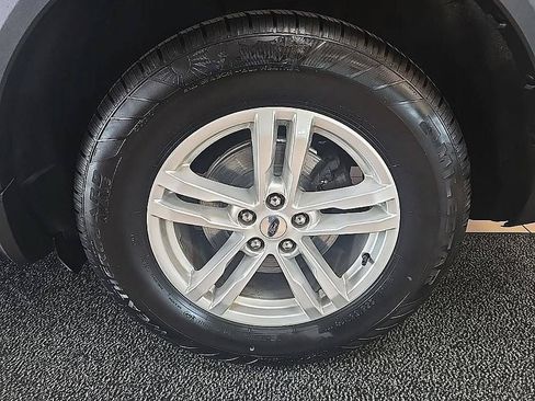 Used 2021 Ford Explorer XLT w/ Equipment Group 202A AWD/4WD image 39
