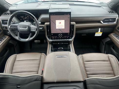 Used 2025 GMC Yukon XL Denali Ultimate AWD/4WD image 3