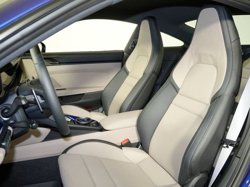 Certified 2025 Porsche 911 Carrera RWD image 5
