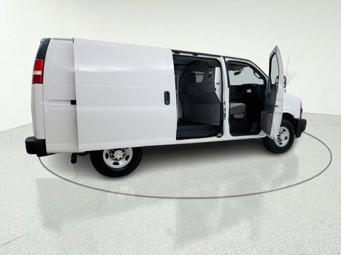 Used 2018 Chevrolet Express 3500 w/ Driver Convenience Package RWD image 14
