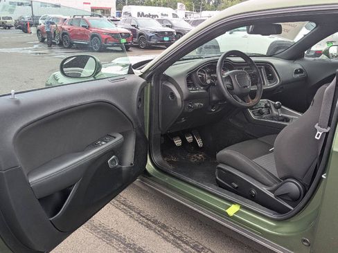 Used 2022 Dodge Challenger R/T RWD image 5