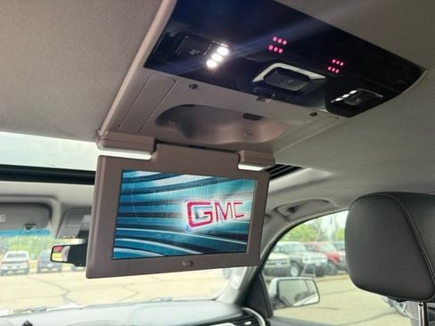 Used 2019 GMC Yukon XL SLT w/ Premium Edition AWD/4WD image 3