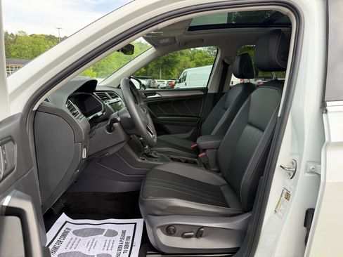 Used 2023 Volkswagen Tiguan SE image 11