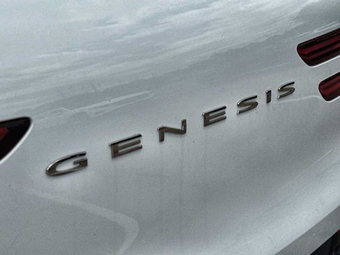 Used 2025 Genesis GV70 2.5T AWD/4WD image 16
