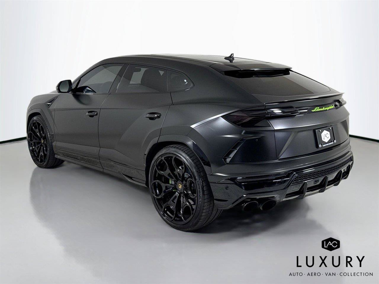 Used 2022 Lamborghini Urus AWD/4WD image 7