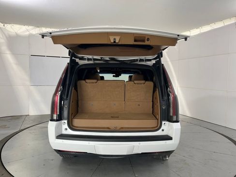 Used 2017 Cadillac Escalade Platinum image 13