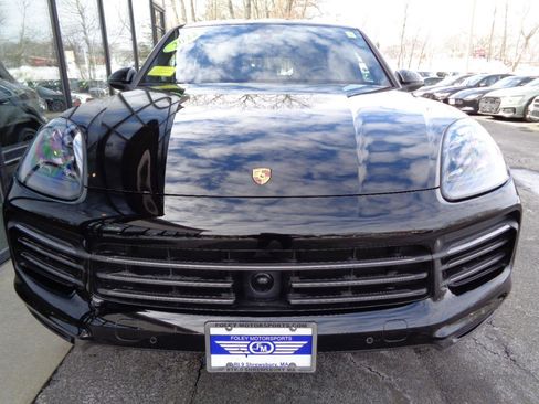 Used 2022 Porsche Cayenne Platinum Edition image 2