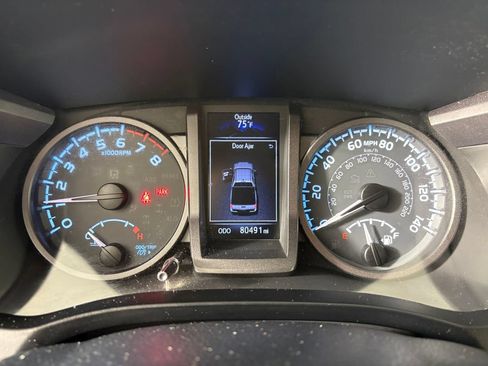 Used 2018 Toyota Tacoma TRD Off-Road w/ Technology Package AWD/4WD image 16