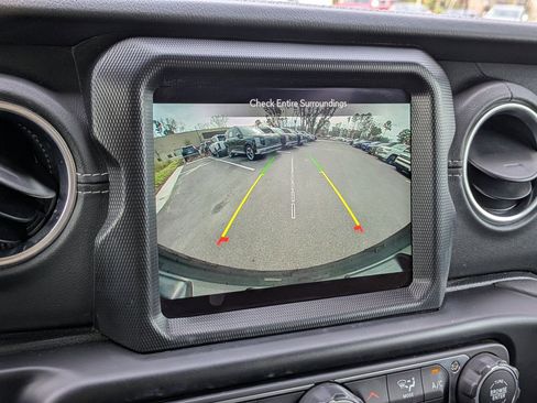 Used 2022 Jeep Wrangler Unlimited Sahara w/ Cold Weather Group AWD/4WD image 21