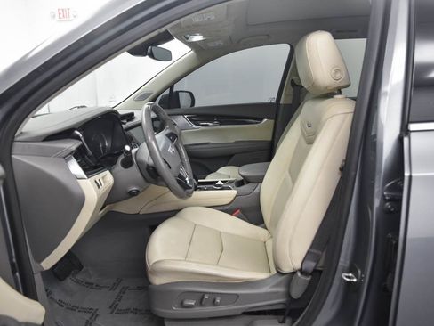 Used 2022 Cadillac XT6 Premium Luxury image 11