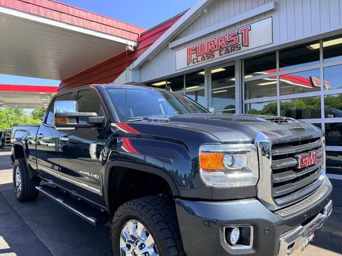 Used 2018 GMC Sierra 2500 Denali w/ Duramax Plus Package AWD/4WD image 17
