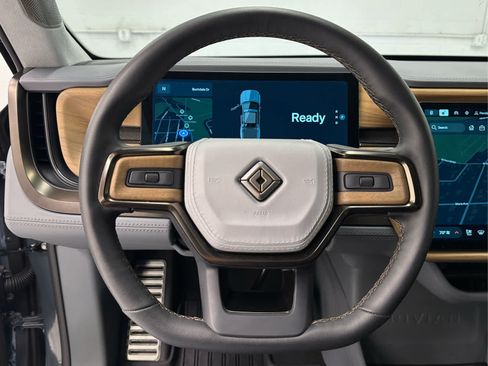 Used 2026 Rivian R1T Premium Quad AWD/4WD image 24